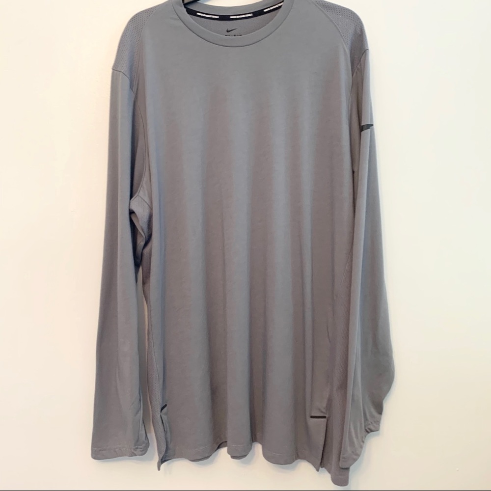 Nike Men's Gray Long Sleeve Shirt